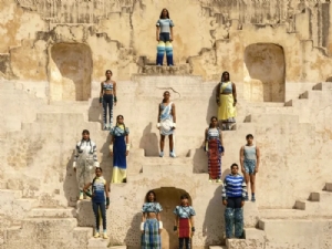 [SHOPPING GUIDE] Nike Gandeng Desainer India, Angkat Teknik Pewarnaan Tradisional Kuno