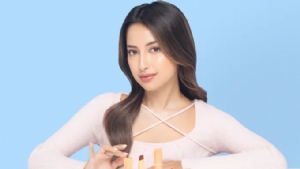 [SHOPPING GUIDE] Rahasia Bibir Plump Cerah Jennifer Coppen dengan Lip Balm Mengandung SPF